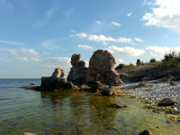 SeaStacks on St. Olofsholm/Gotland (© Karl Brodowsky 2010 https://commons.wikimedia.org/wiki/File:St-Olofsholm-Gotland-raukar1.jpg)